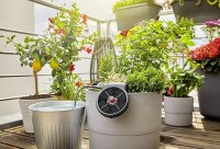 Gardena Solar-Bewässerung AquaBloom Set: Solarbetriebenes Bewässerungssystem für Balkon- und Kübelpflanzen, bis zu 4 m Höhe, Saison unabhängig (13300-20)