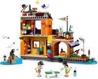 LEGO Friends Abenteuercamp mit Kayak, Bauspielzeug für Rollenspiele, Geschenkidee für Mädchen und Jungen ab 7 Jahren, Set mit 3 Spielfiguren und einem Bären, Camping-Spielzeug 42626