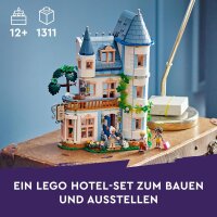 LEGO Friends Burg mit Ferienunterkunft, Hotel-Spielset für Kinder und Teenager ab 12 Jahren mit 4 Spielfiguren, Hund und Zubehör, Geschenkidee für Mädchen und Jungen 42638